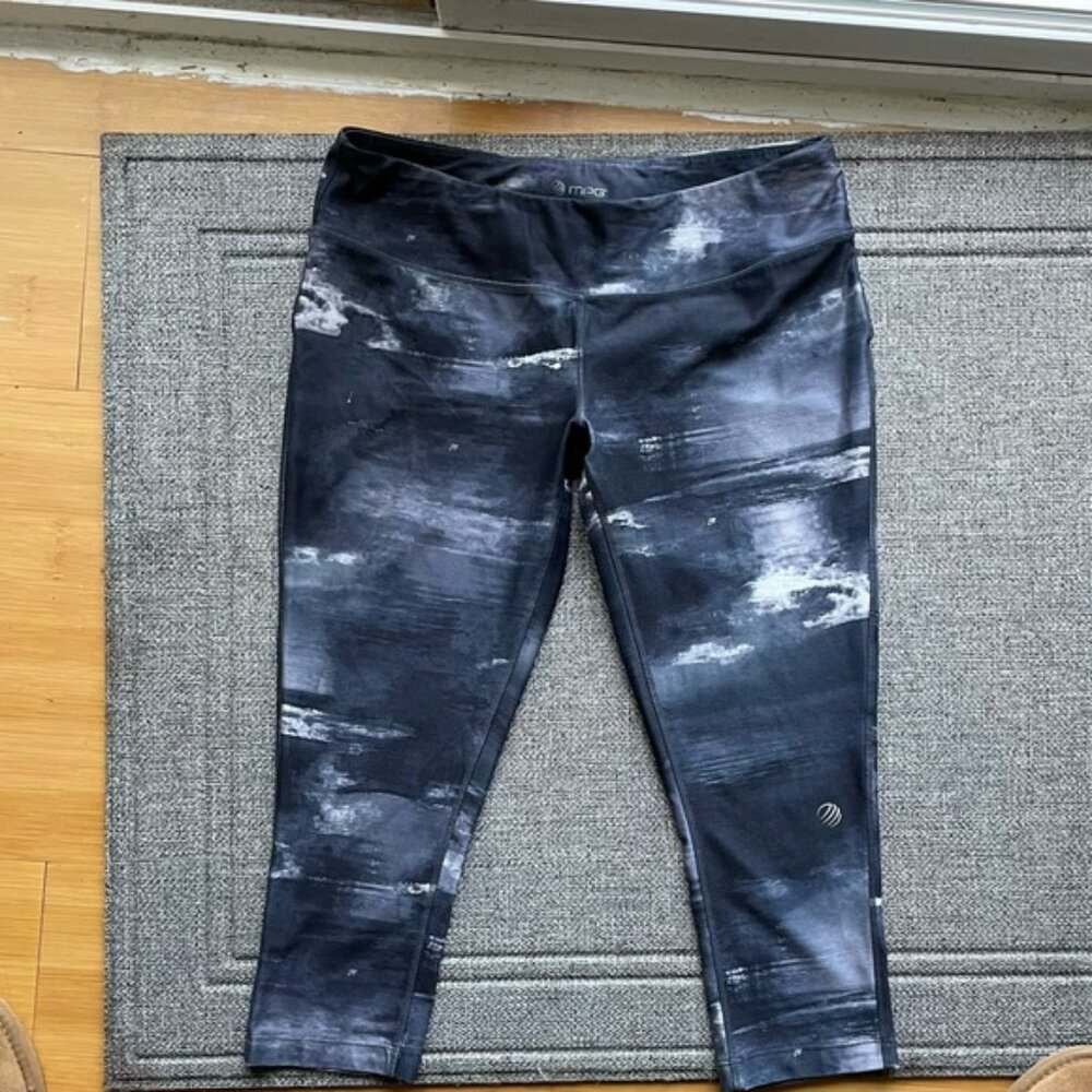 NWOT    MPG Activewear Black/White Marble Leggings